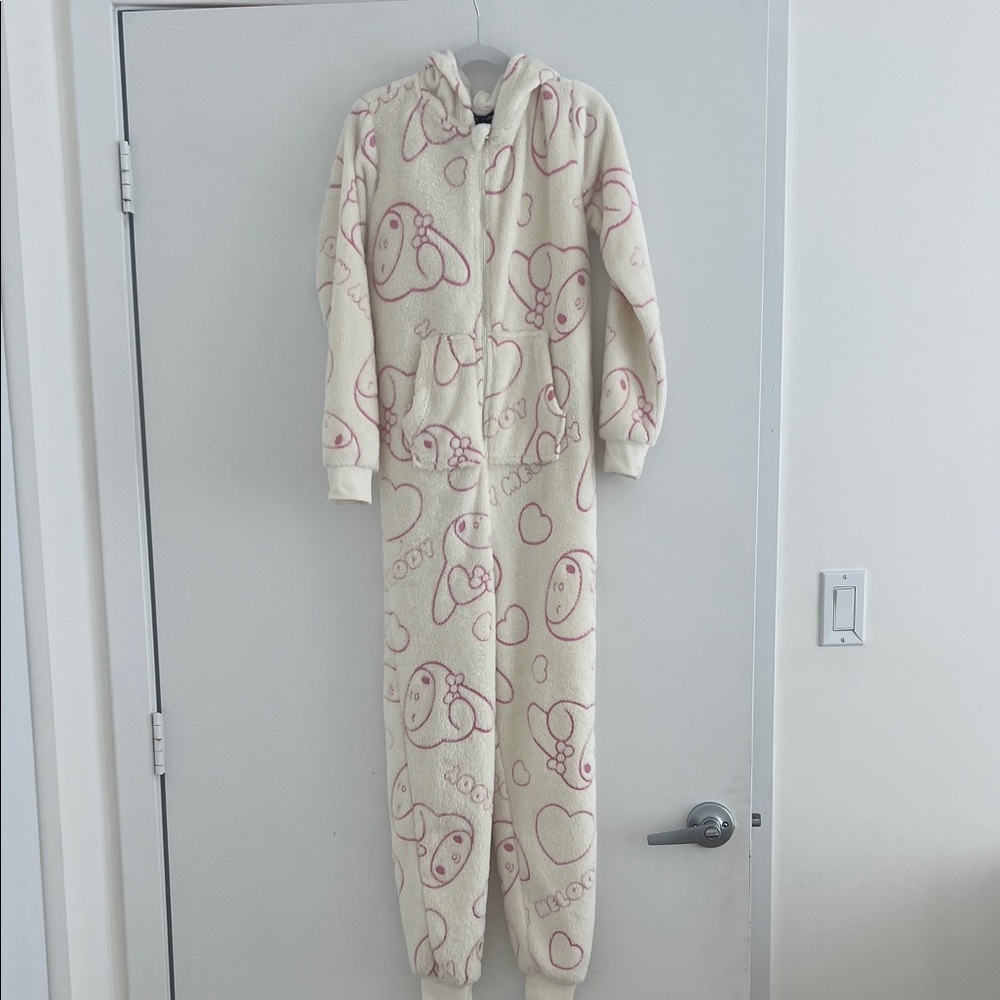 Forever 21 Cream and Pink Kids Hello Kitty and friend collection